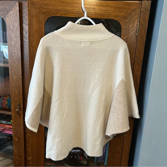 New Condition Note di Anita Turtleneck, Poncho Cream and Tan Knit Wool Blend - Picture 7 of 13